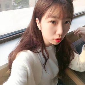 嗯嗯啊啊好舒服快点舔我奶头
